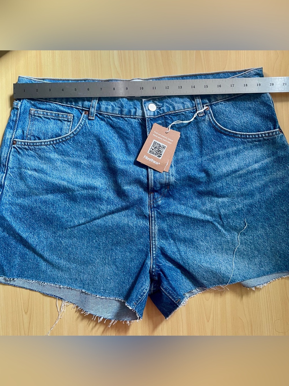 Reformation Charlene High Rise Jean Short 33 - Picture 7 of 7